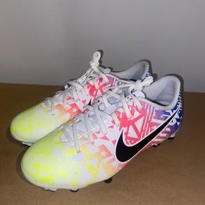 Nike JR Vapor 13 Academy NJR FG/MG brand new 3.5Y. AT8125-104